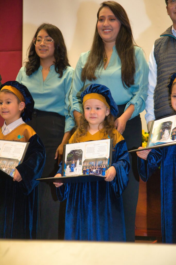 Estudiantes de Escuela Sendero en actividades escolares