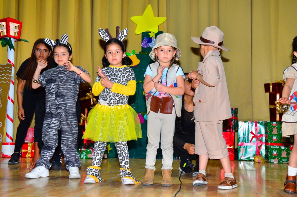 Estudiantes de Escuela Sendero en actividades escolares