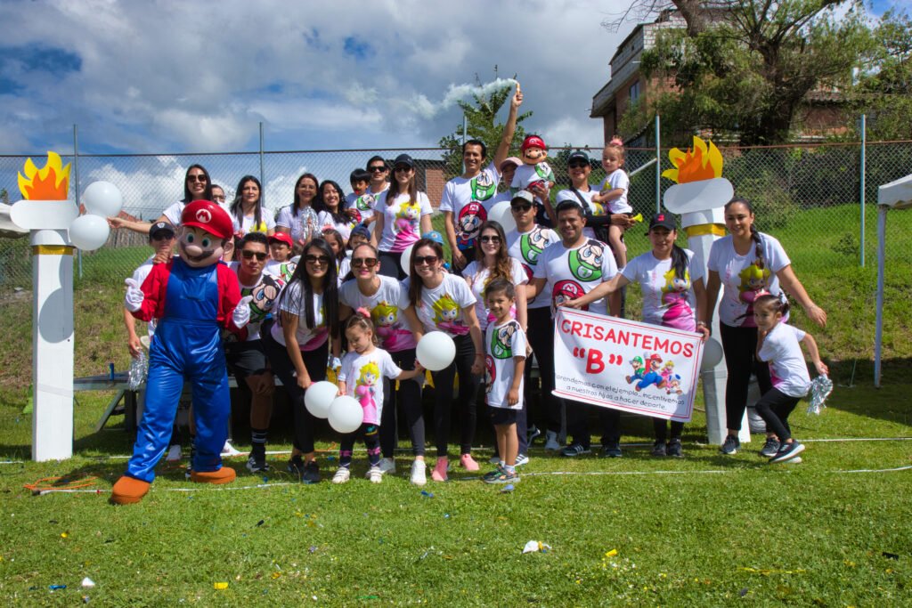 Estudiantes de Escuela Sendero en actividades escolares